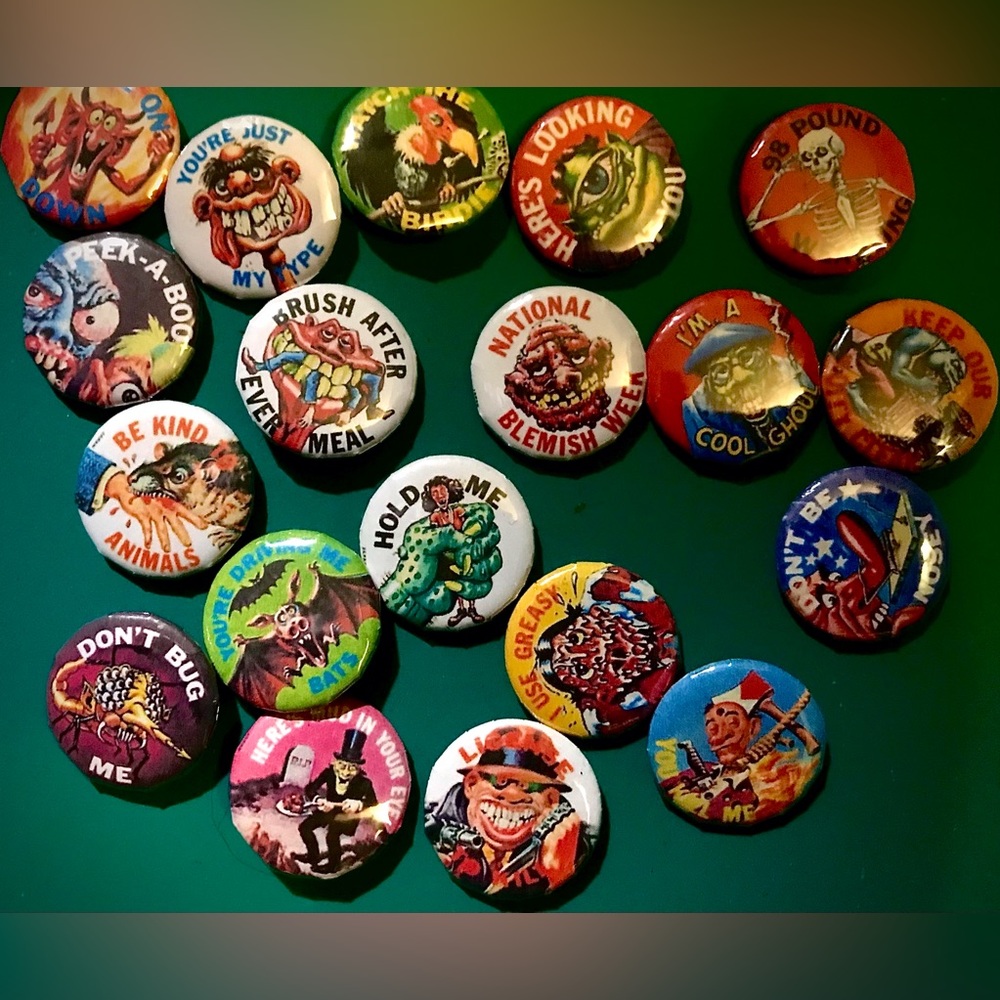 Lot of 19 Topps Wacky Monsters Buttons/Badges Punk Mod Rocker Miscreant Convict